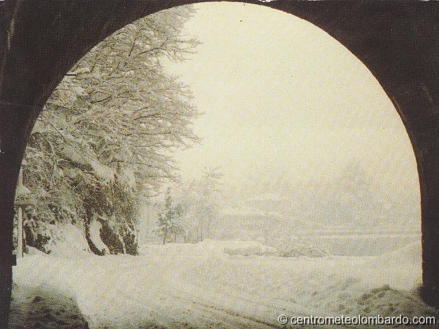 02.jpg - Dongo (CO), alto Lario. (Meteocomo.it - dal libro "Como e il Lario sotto la neve")