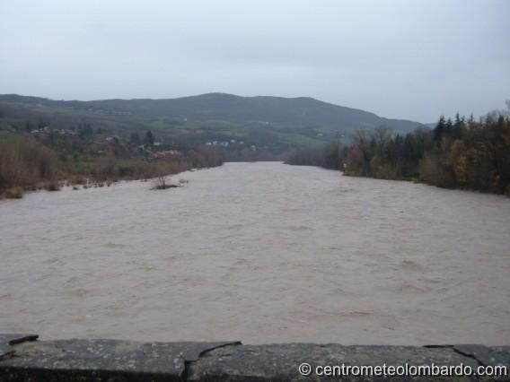 108.jpg - Rivergaro (PC). 1 Novembre. Piena del fiume Trebbia. (Forumista Daniele79)