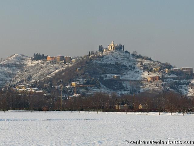 IMG_2988.jpg - 3 Febbraio 2012, Cernusco Lombardone (LC), vista su Montevecchia (Giovanni Zardoni)