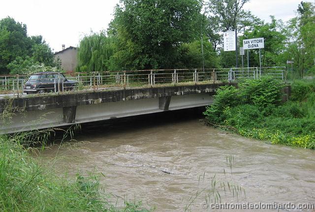 foto1.JPG - San Vittore Olona (MI), 18 Maggio ore 11. Olona in piena. Foto di Alessio Panarella