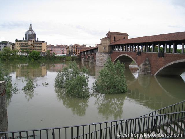 6.jpg - Pavia. 29 Aprile, ore 13. Piena fiume Ticino: vista del Ponte Coperto. (Alessandro d'Altilia)