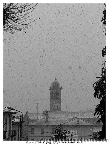 2.jpg - Domenica mattina. Capiago Intimiano (CO). Neve copiosa a larghe falde. Foto di Gabriele Asnaghi (meteocomo.it).