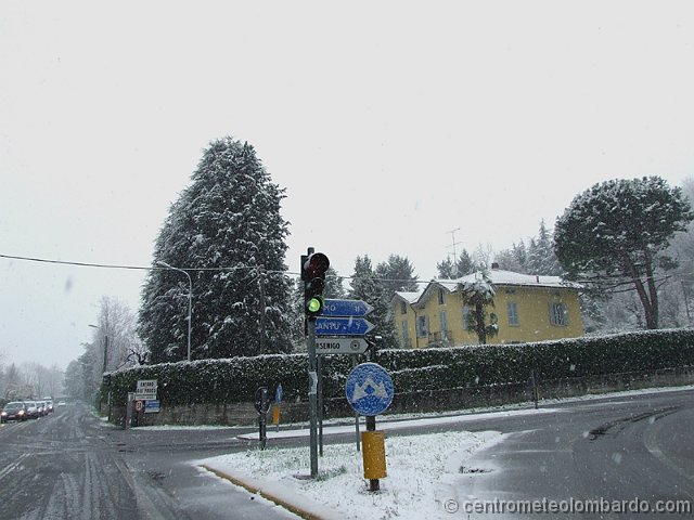25.jpg - Domenica, ore 10.20. Orsenigo-Anzano al Parco (CO). Foto di Marco Burato.