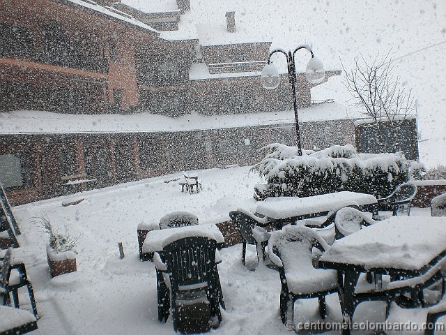 42.jpg - Lunedì. Montecampione. 22 cm di neve al suolo e 50cm a 1800m. Foto di Bettino.