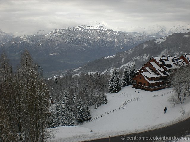 43.jpg - Lunedì. Montecampione. 22 cm di neve al suolo e 50cm a 1800m. Foto di Bettino.