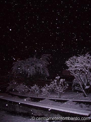 1.jpg - Alzano Lombardo (BG), ore 6.15. Foto di Daniele Vedovati.