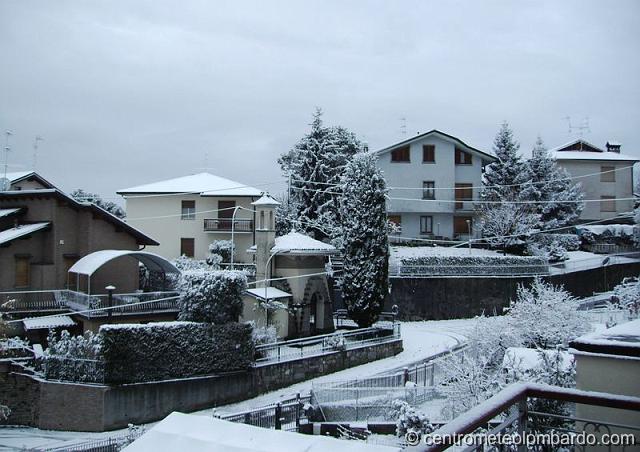 2.jpg - Alzano Lombardo (BG), ore 8.15. Foto di Daniele Vedovati.