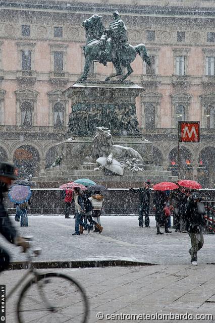 5.jpg - Piazza Duomo, Milano, ore 15. Foto di Alessio Mesiano (www.webax.it)