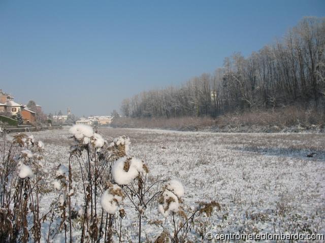 59.jpg - Venegono Inferiore (VA). 20 Dicembre, ore 11:19. Prato castello dopo la nevicata. (Matteo Tacconi)