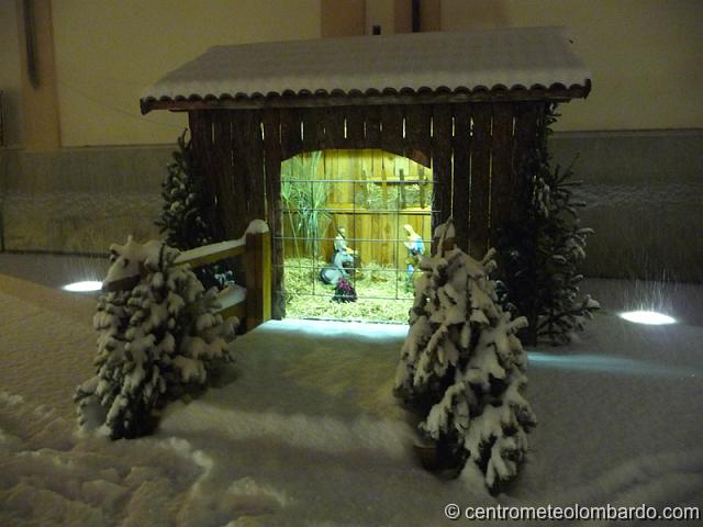 62.jpg - Barlassina (MB). 21 Dicembre, ore 17:20. Presepe nella piazza di Barlassina sotto la fitta nevicata. (Marco Burato)