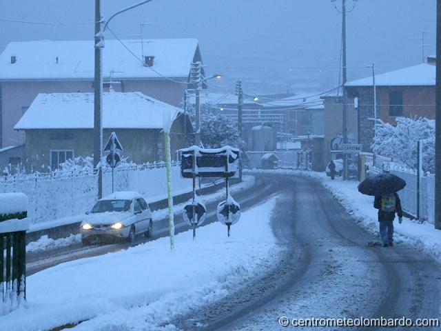 11.jpg - Cailina (BS). 10 Marzo, ore 7. Strada interna tra Carcina e Cailina. (Rodelli Angelo)