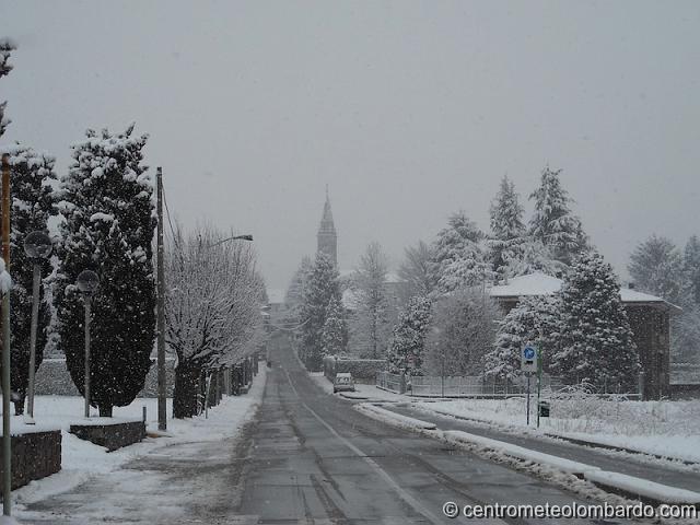 7.JPG - Bregnano (Como). 10 Marzo, ore 10. Viale dello sport. (Giovanni Volonterio)