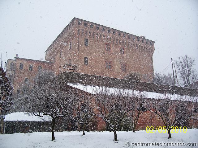 16.JPG - Briona (NO) Ore 15.00. Intenso rovescio nevoso che apporta altri 3 cm nel pomeriggio. Totale evento 10.5 cm. (Luca Dal Bello)